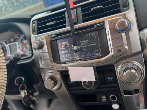 Used 2018 Toyota 4Runner SR5 Premium image 10