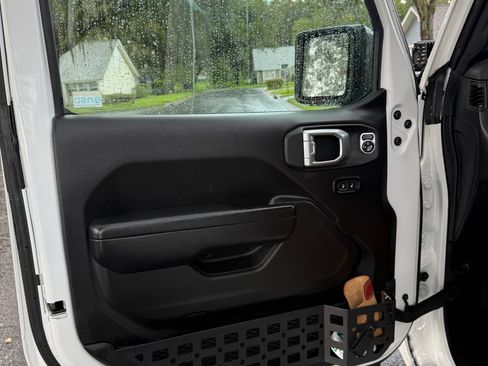 Used 2024 Jeep Gladiator Sport AWD/4WD image 5