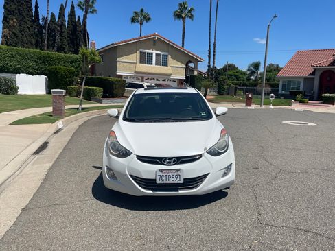 Used 2013 Hyundai Elantra Limited w/ Technology Pkg FWD image 2