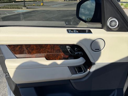 Used 2018 Land Rover Range Rover HSE AWD/4WD image 11