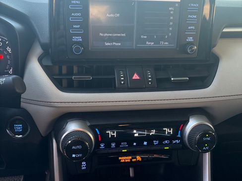 Used 2019 Toyota RAV4 XLE Premium FWD image 6
