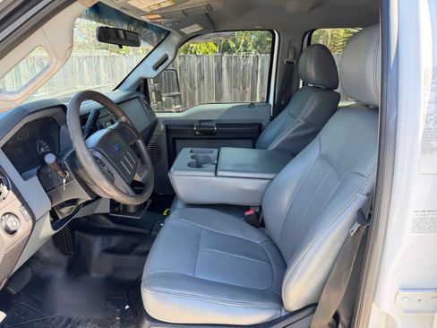 Used 2013 Ford F550 2WD Crew Cab Super Duty w/ Payload Upgrade Pkg image 7