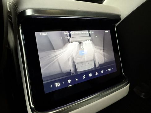 Used 2022 Tesla Model X image 12