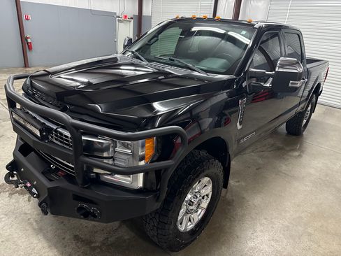 Used 2018 Ford F350 Platinum w/ Platinum Ultimate Package image 4