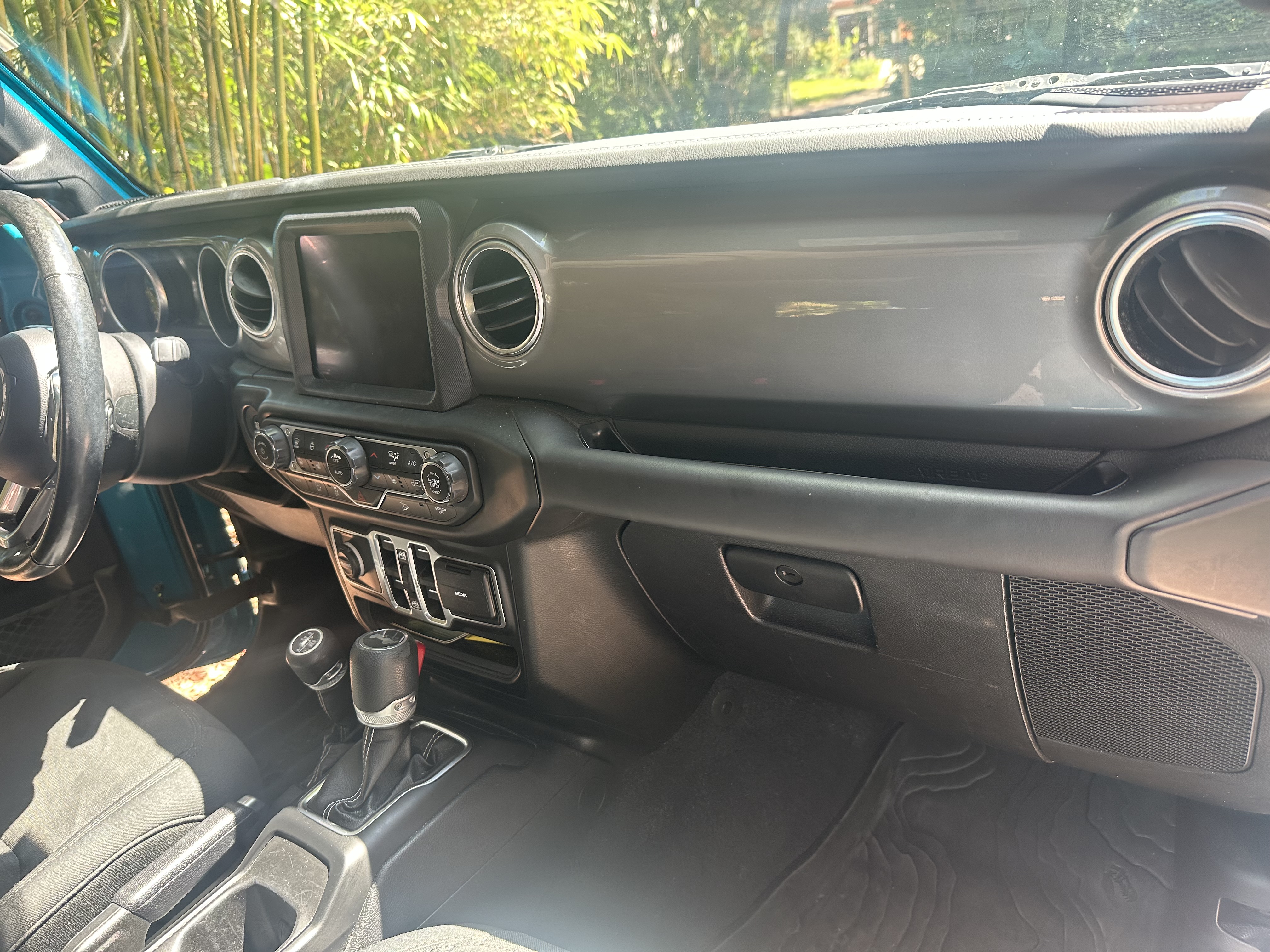 Used 2020 Jeep Wrangler Unlimited Sahara AWD/4WD image 11