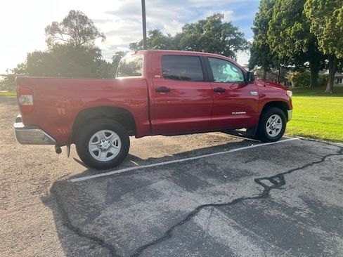 Used 2017 Toyota Tundra SR5 w/ SR5 Upgrade Package image 2