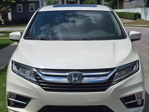 Used 2019 Honda Odyssey Elite image 2