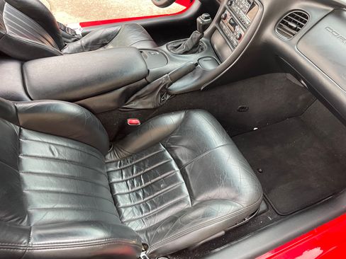 Used 1998 Chevrolet Corvette Coupe w/ Memory Pkg RWD image 9