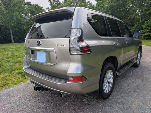 Used 2022 Lexus GX 460 Premium w/ Premium Package AWD/4WD image 6