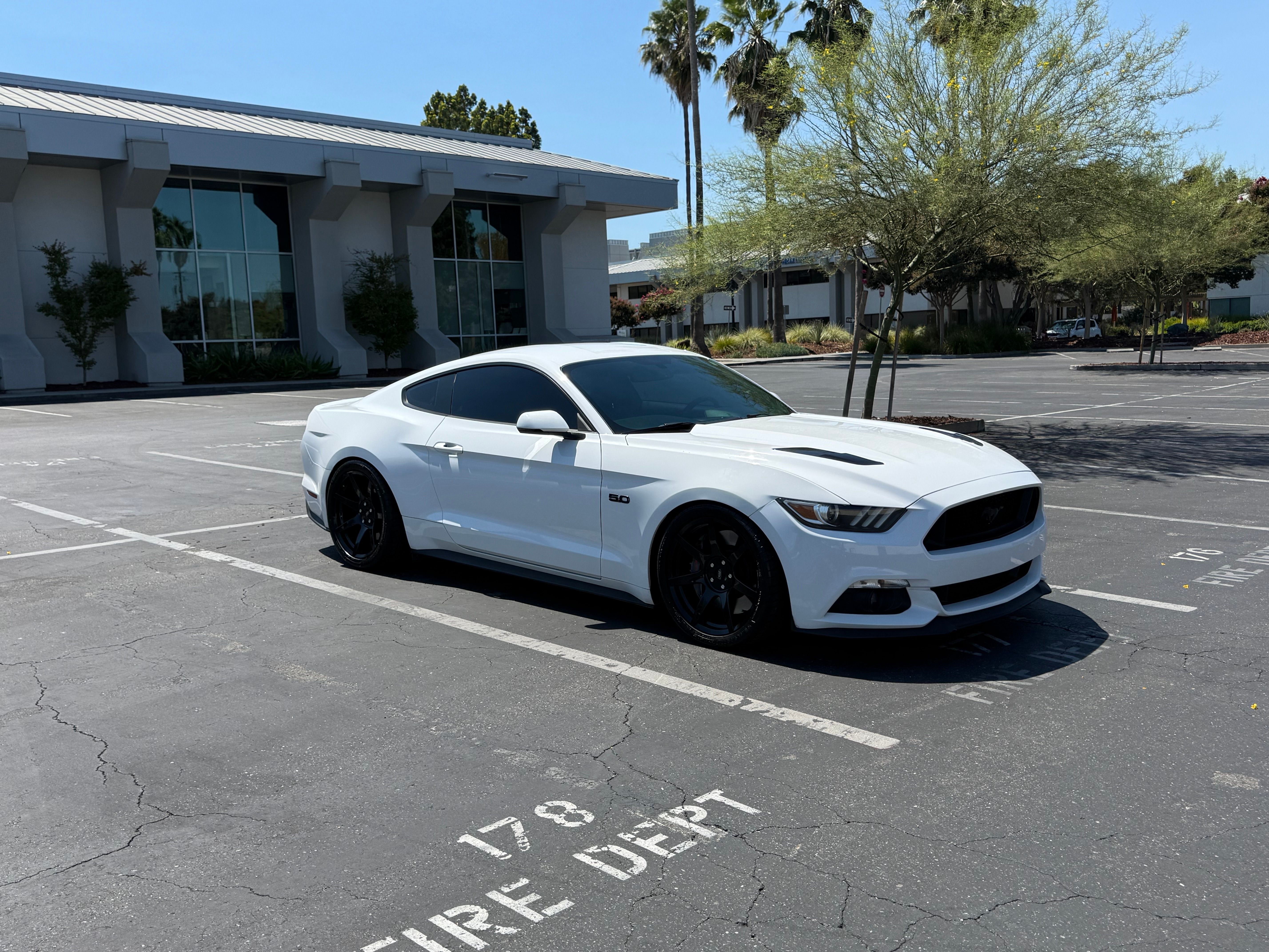Used 2015 Ford Mustang GT Premium w/ GT Performance Package RWD image 4