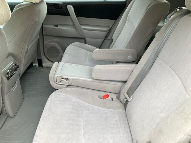 Used 2013 Toyota Highlander 4WD w/ Cold Weather Pkg image 23