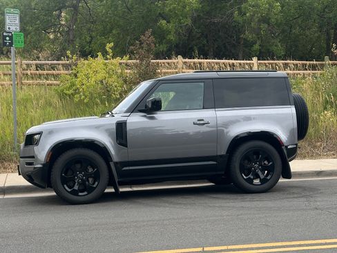 Used 2022 Land Rover Defender 90 X-Dynamic SE image 6