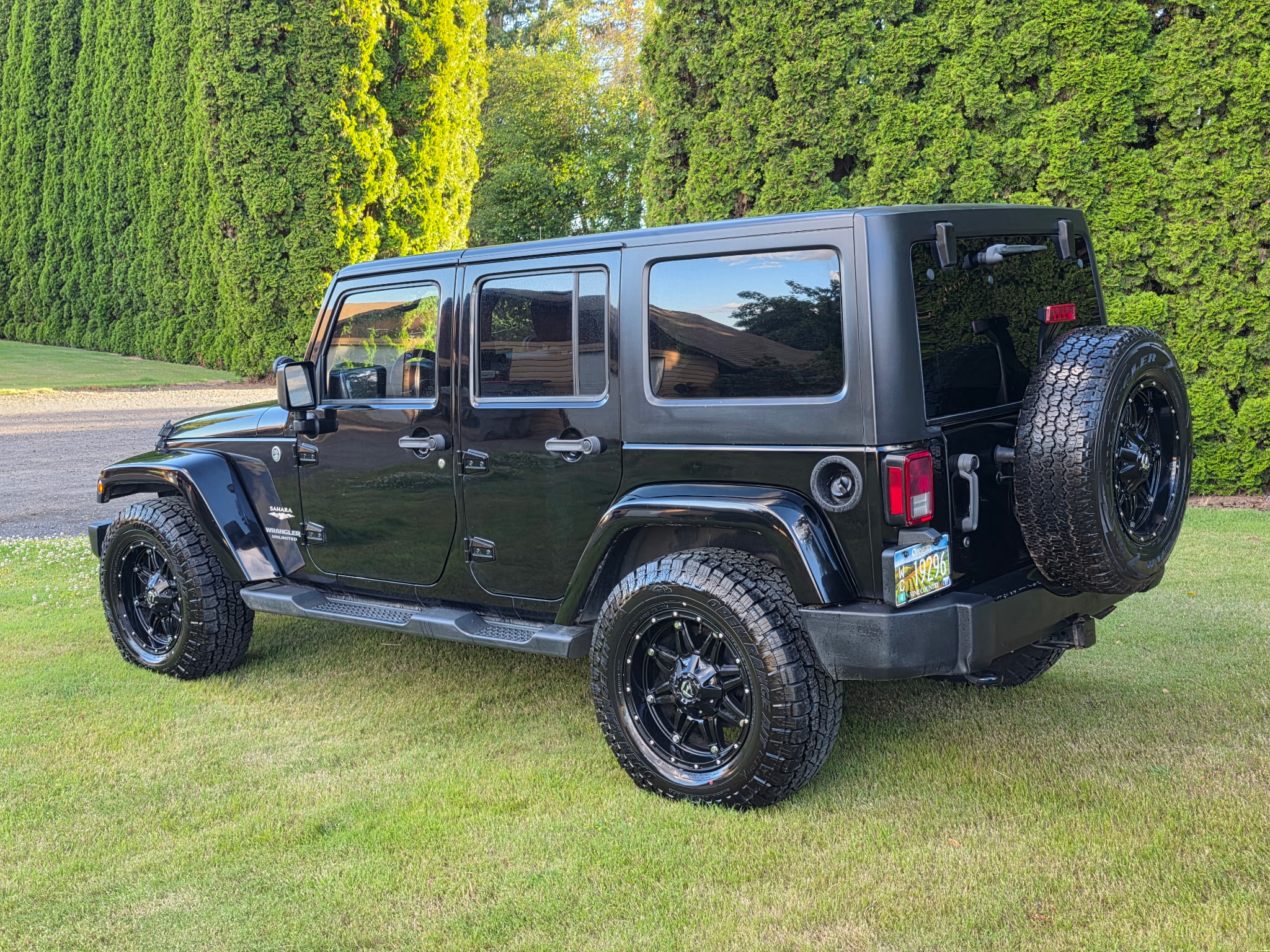 Used 2015 Jeep Wrangler Unlimited Sahara w/ Max Tow Package AWD/4WD image 5