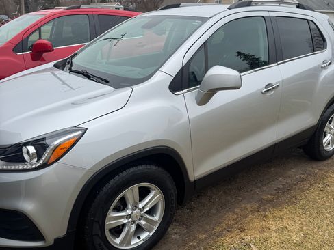 Used 2020 Chevrolet Trax LT w/ LT Convenience Package image 9