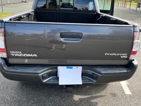 Used 2015 Toyota Tacoma PreRunner w/ TRD Sport Package RWD image 6
