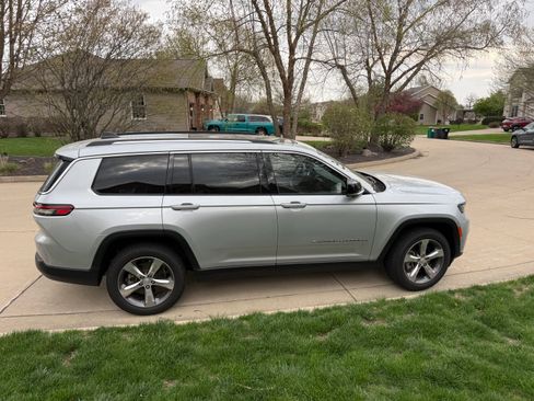 Used 2021 Jeep Grand Cherokee L Limited w/ Luxury Tech Group II image 1