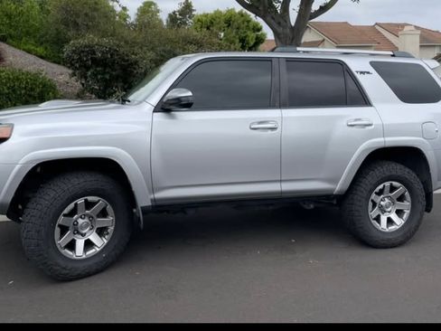 Used 2016 Toyota 4Runner 4WD image 1