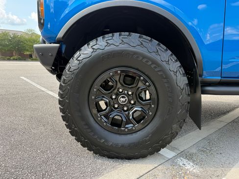 Used 2023 Ford Bronco Wildtrak image 10