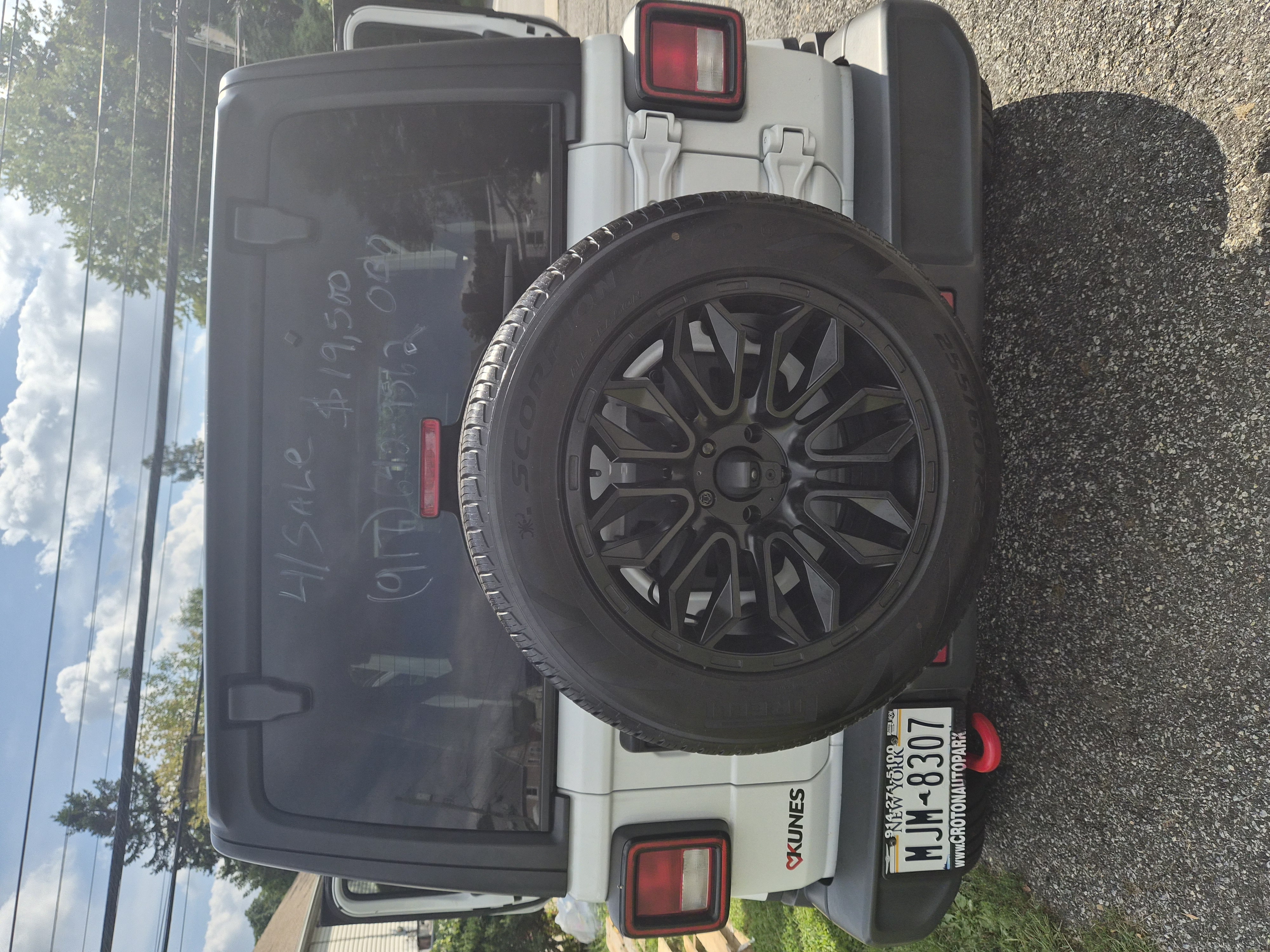 Used 2020 Jeep Wrangler Unlimited Sahara AWD/4WD image 27