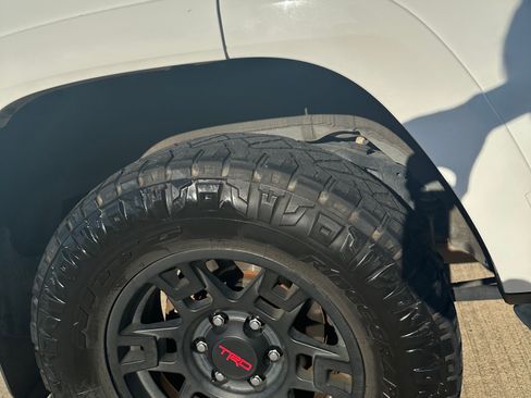 Used 2022 Toyota 4Runner SR5 Premium w/ Moonroof Package RWD image 21