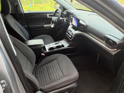 Used 2021 Ford Explorer XLT image 9
