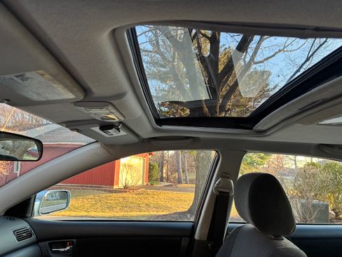 Used 2005 Toyota Corolla S image 9