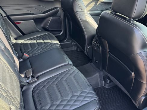 Used 2024 Ford Escape Platinum w/ Premium Technology Package image 28