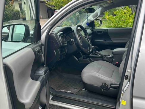 Used 2017 Toyota Tacoma 4x4 Access Cab image 11