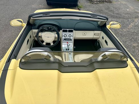Used 2005 Chrysler Crossfire Limited RWD image 6