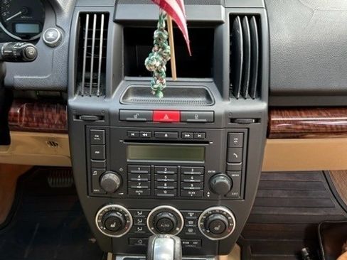 Used 2008 Land Rover LR2 HSE image 9