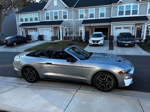 Used 2020 Ford Mustang Premium RWD image 8
