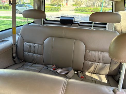 Used 1998 GMC Suburban 4WD w/ Marketing Opt Pkg 3 image 9