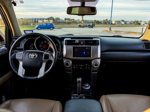 Used 2011 Toyota 4Runner Limited image 15
