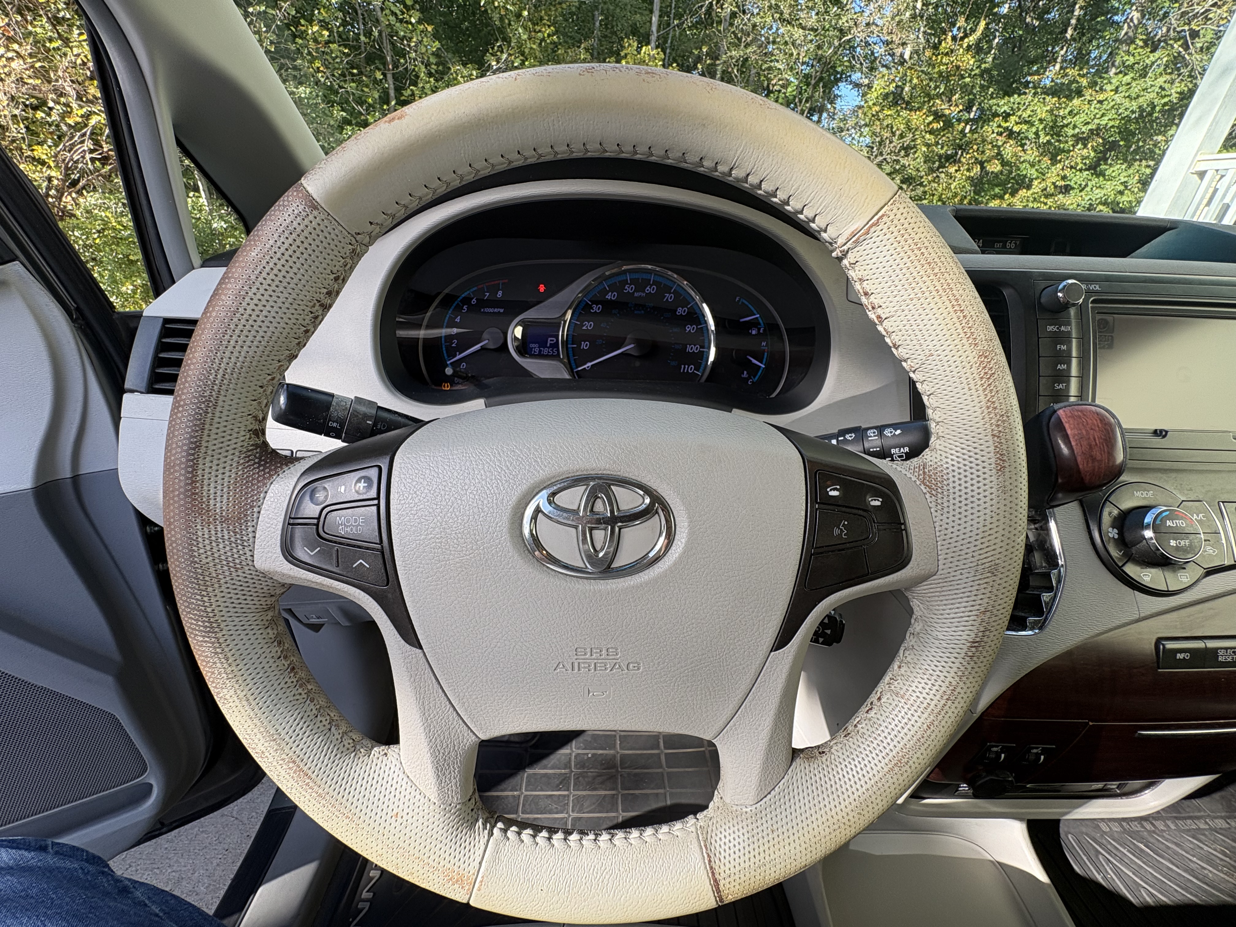 Used 2011 Toyota Sienna XLE FWD image 11