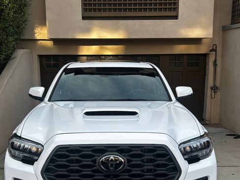 Used 2022 Toyota Tacoma TRD Sport w/ TRD Premium Sport Package image 8