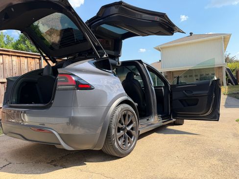 Used 2023 Tesla Model X AWD/4WD image 6