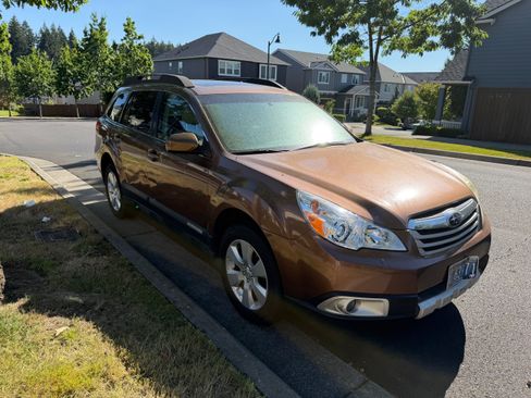 Used 2011 Subaru Outback 2.5i Limited w/ PWR Moonroof Pkg AWD/4WD image 1