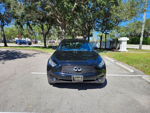 Used 2017 INFINITI QX70 3.7 w/ Premium Package image 4
