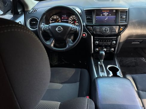 Used 2019 Nissan Pathfinder SV image 13