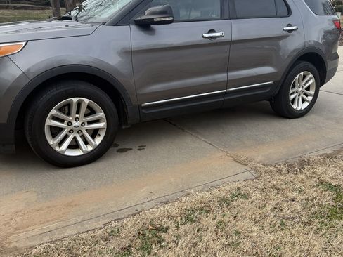 Used 2013 Ford Explorer XLT image 6