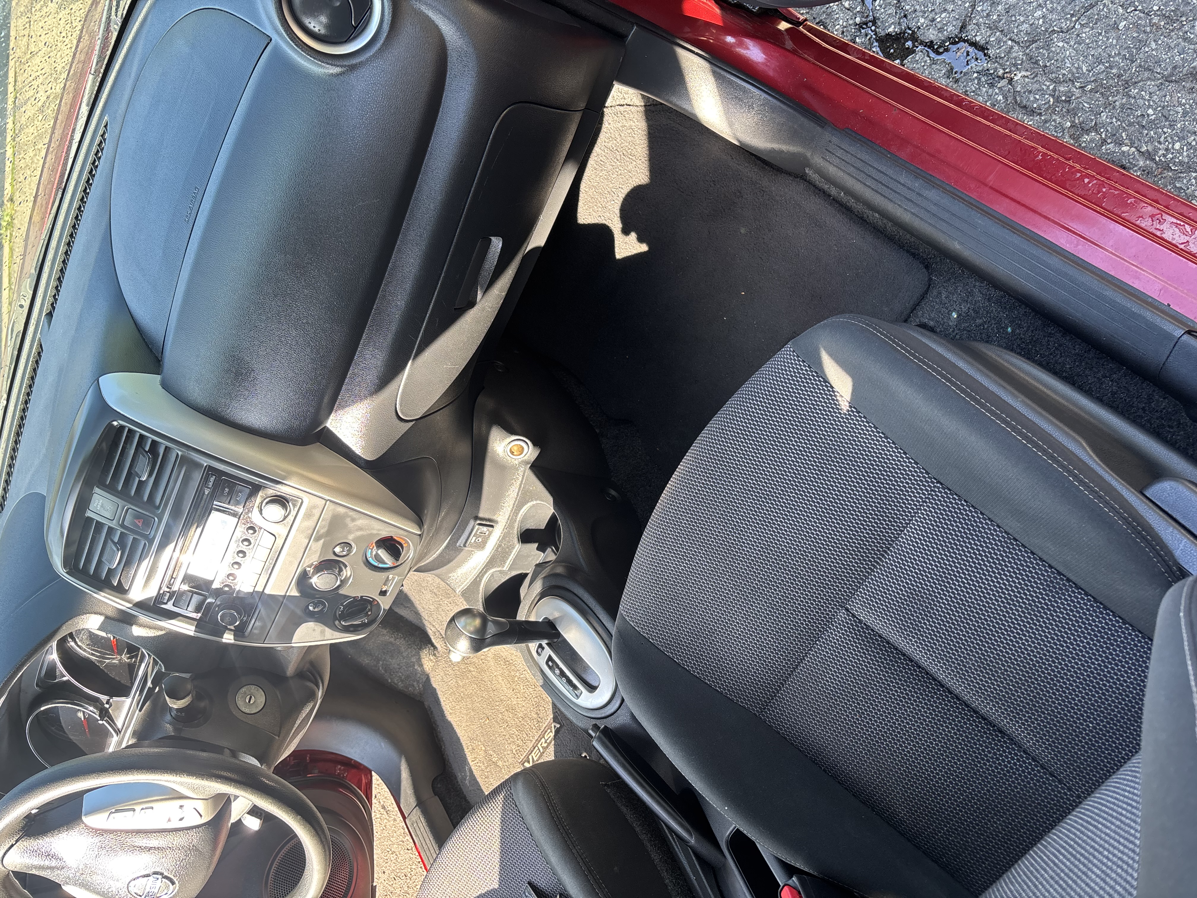 Used 2018 Nissan Versa SV FWD image 11