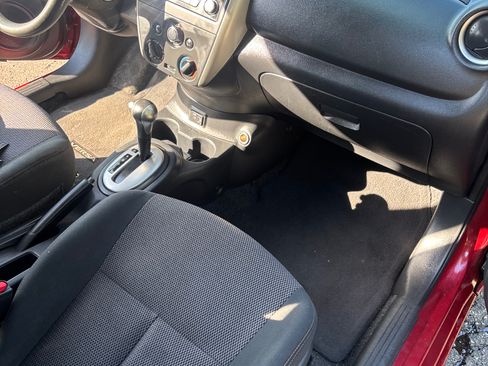 Used 2018 Nissan Versa SV FWD image 11