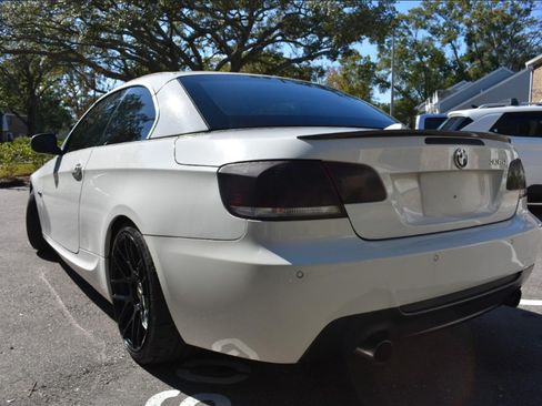 Used 2010 BMW 335i Convertible image 31
