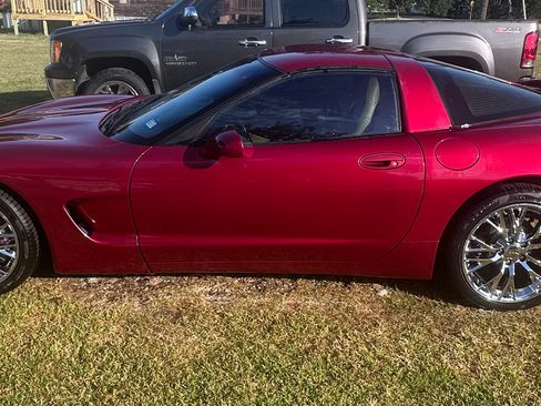 Used 2000 Chevrolet Corvette Coupe w/ Memory Pkg RWD image 2