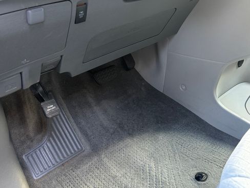 Used 2018 Toyota Sienna LE image 9