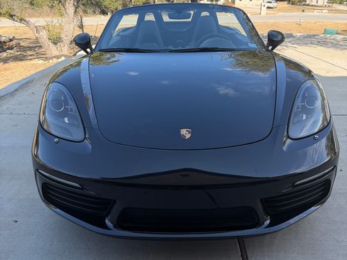 Used 2017 Porsche 718 Boxster image 4