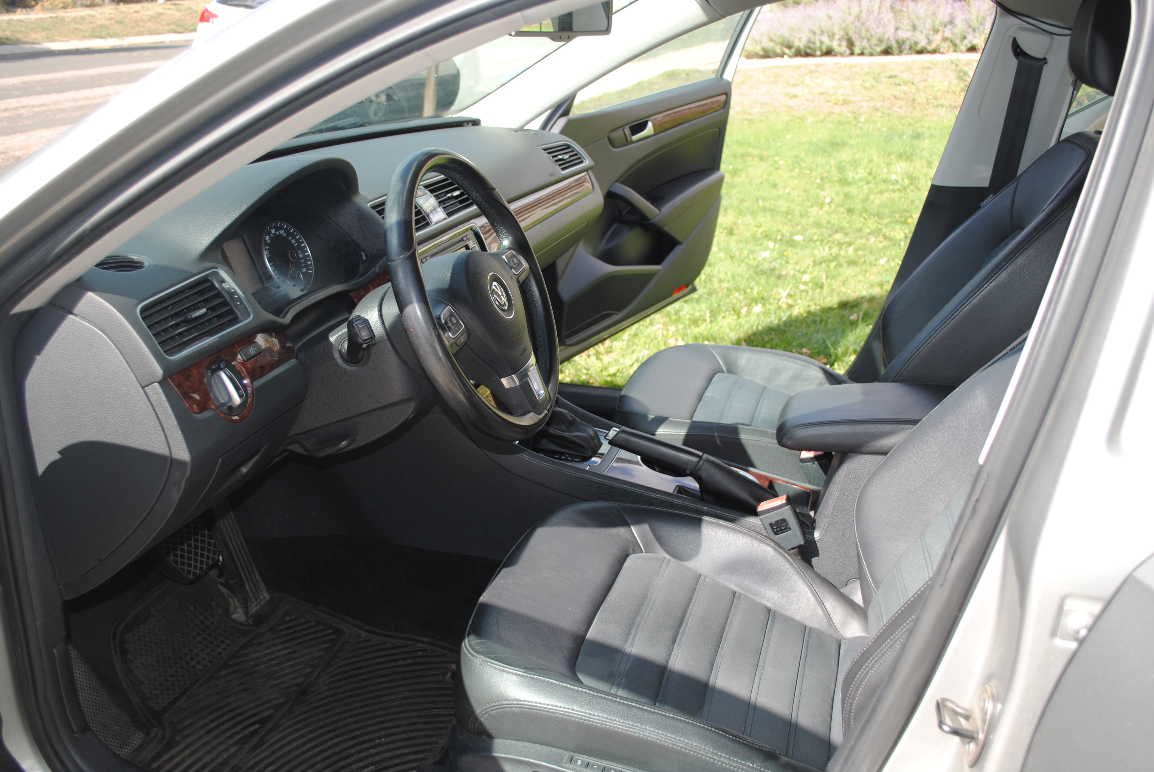 Used 2013 Volkswagen Passat TDI SEL Premium FWD image 14