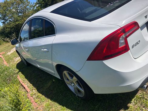 Used 2012 Volvo S60 T5 w/ Climate Pkg FWD image 2