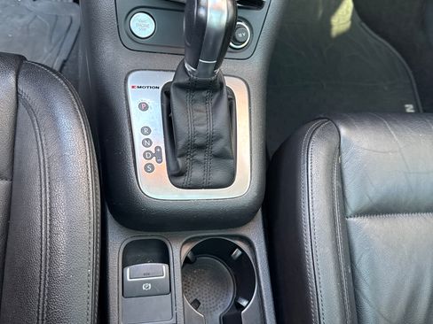 Used 2017 Volkswagen Tiguan Sport image 10