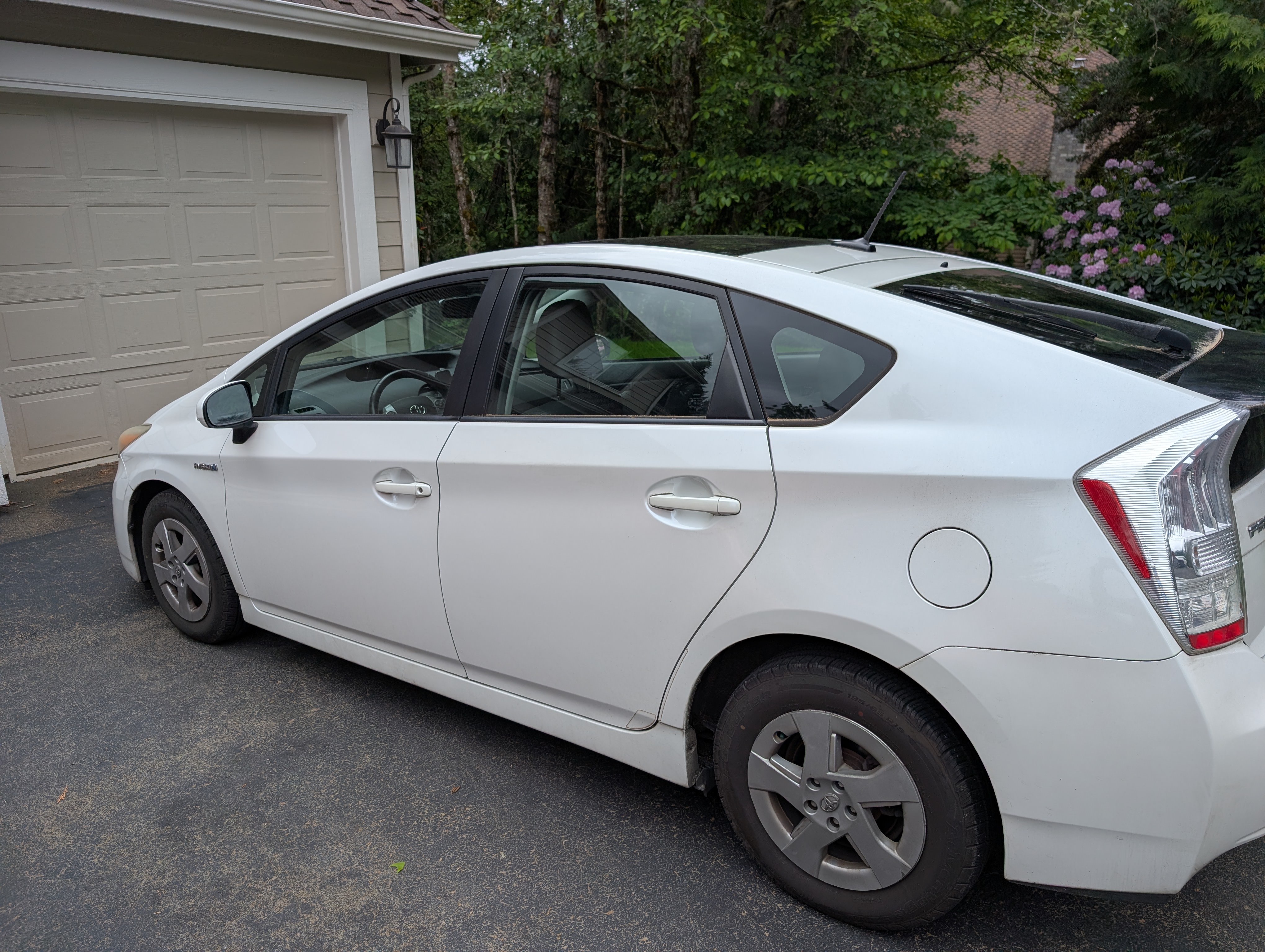 Used 2010 Toyota Prius Five FWD image 4